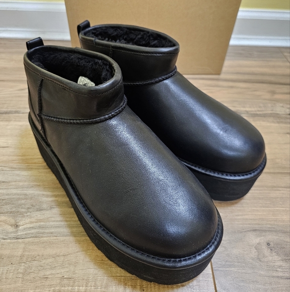 New UGG Classic Ultra Mini Platform Leather, size US 10